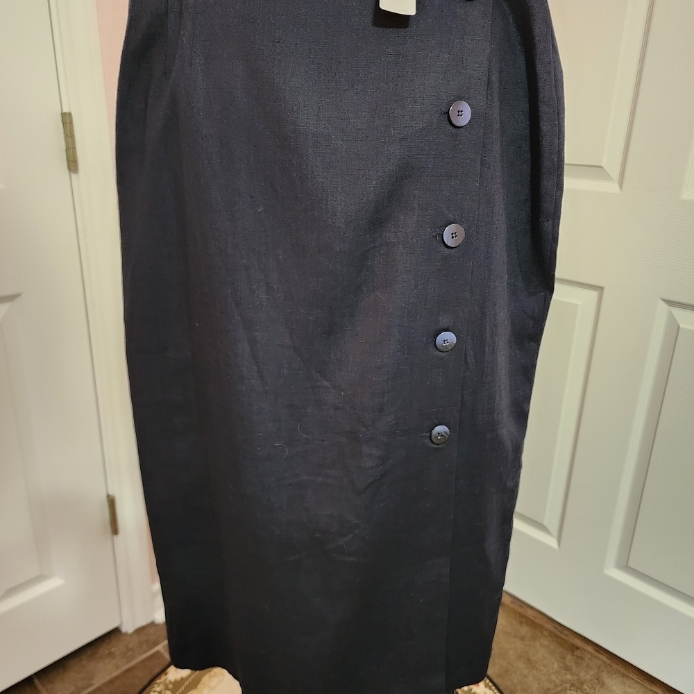 Chic Black Button-Accent Midi Skirt - Picture 1 of 5